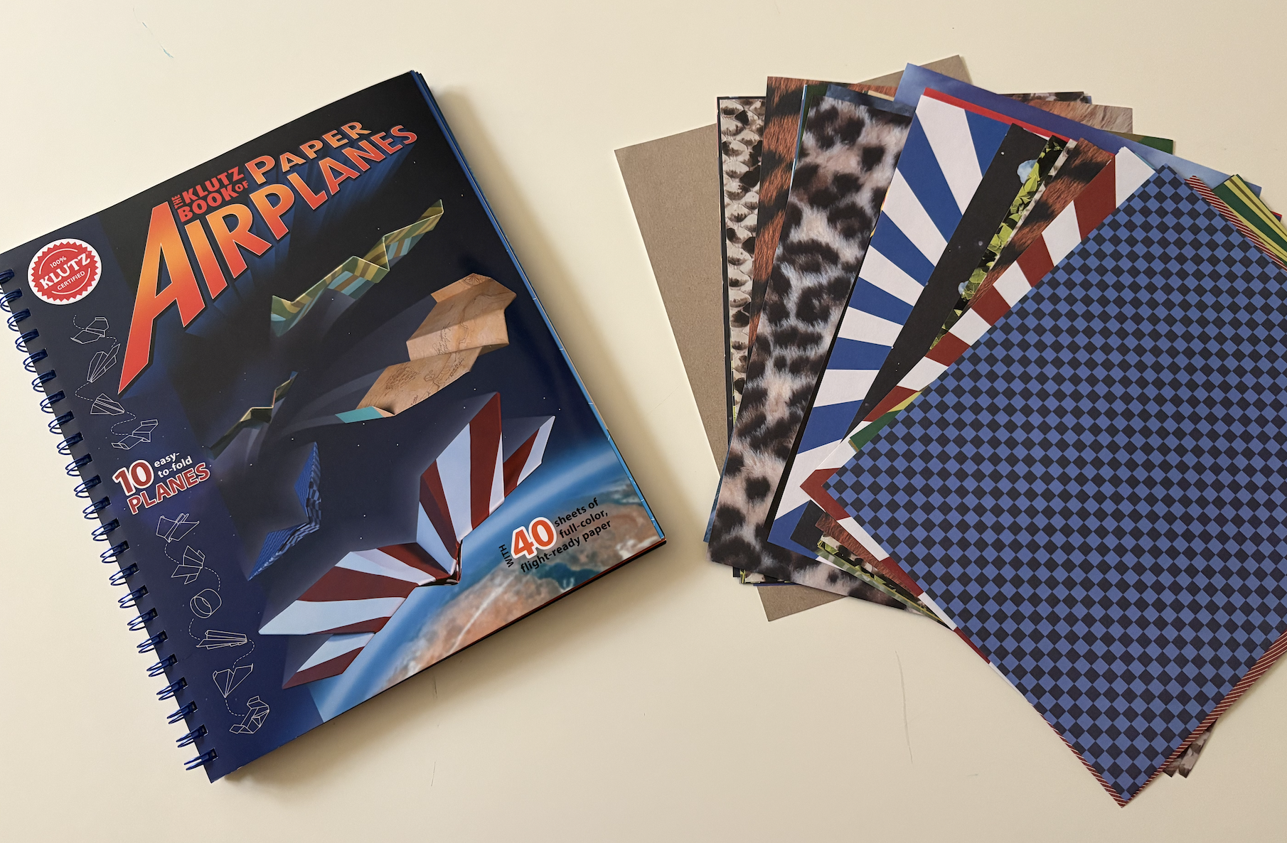 Paper Airplane Book Review: The Klutz Book of Paper Airplanes